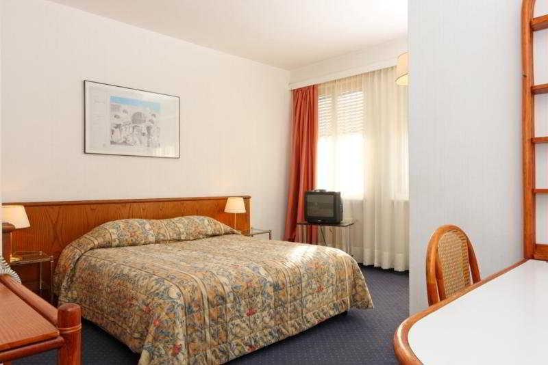 Hotel Sagitta Geneva Room photo